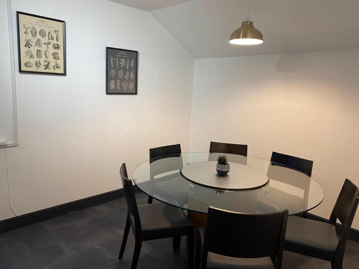 Gorgeous Town Center 3 Bedroom Self Contained Apartment For 1-5 People Harrogate Bagian luar foto