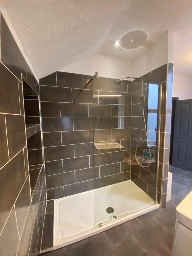Gorgeous Town Center 3 Bedroom Self Contained Apartment For 1-5 People Harrogate Bagian luar foto
