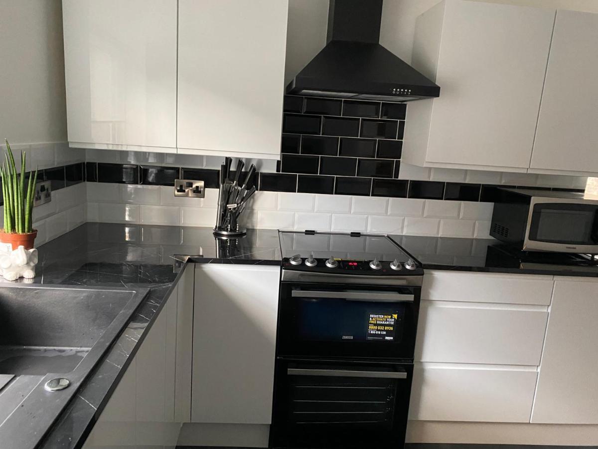 Gorgeous Town Center 3 Bedroom Self Contained Apartment For 1-5 People Harrogate Bagian luar foto