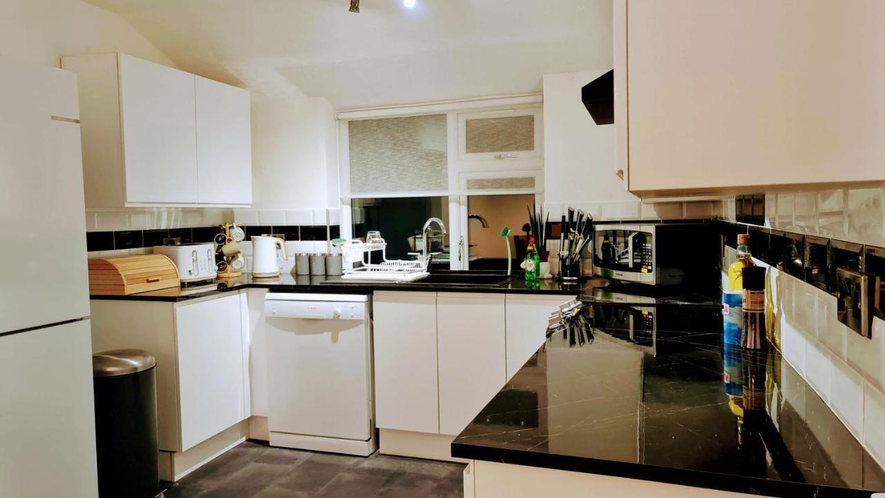 Gorgeous Town Center 3 Bedroom Self Contained Apartment For 1-5 People Harrogate Bagian luar foto